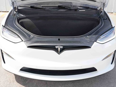 Used 2022 Tesla Model X Plaid image 8