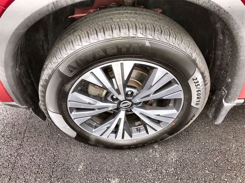 Used 2023 Nissan Rogue SV image 10