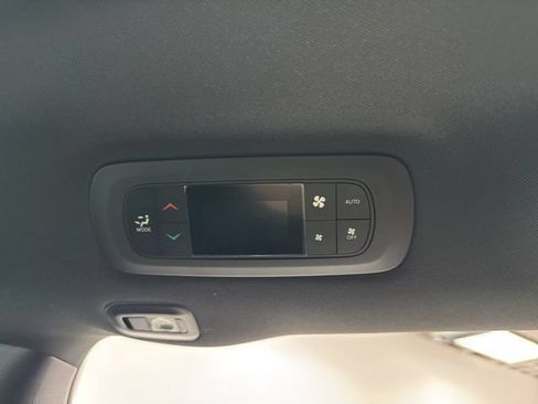 New 2027 Chrysler Pacifica Limited AWD/4WD image 30
