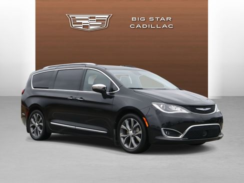 Used 2018 Chrysler Pacifica Limited image 7