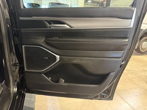 Used 2023 Jeep Wagoneer L Series II AWD/4WD image 13