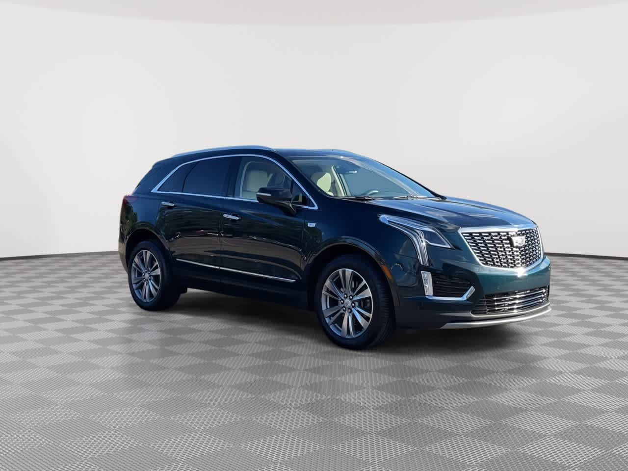 Used 2024 Cadillac XT5 Premium Luxury AWD/4WD image 2