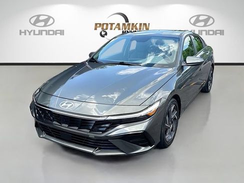 Certified 2025 Hyundai Elantra SEL FWD image 1