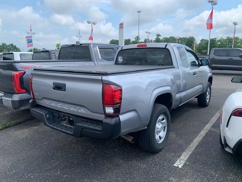 Used 2020 Toyota Tacoma SR AWD/4WD image 2