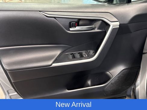 Used 2025 Toyota RAV4 XLE AWD/4WD image 8