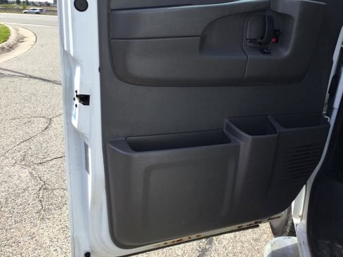 Used 2014 GMC Savana 2500 RWD image 15