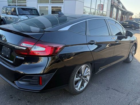 Used 2018 Honda Clarity Plug-In Hybrid image 2