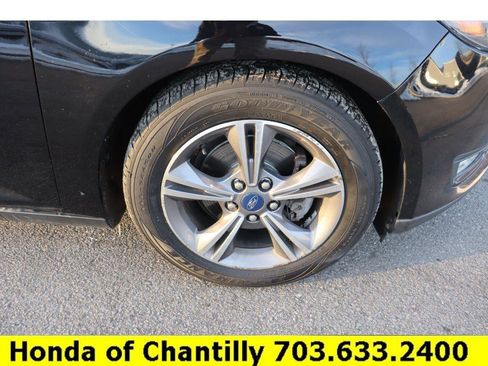 Used 2018 Ford Focus SE w/ SE Appearance Package image 30