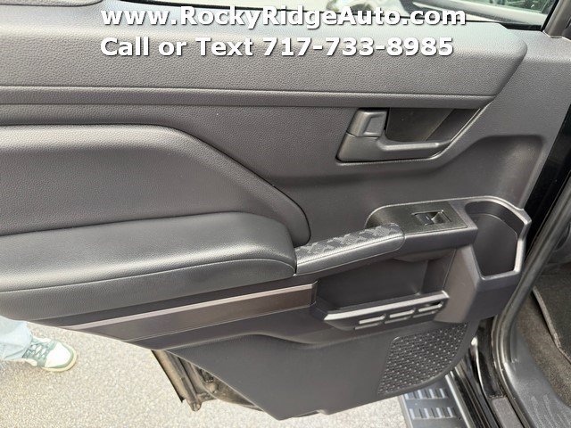 Used 2025 Toyota 4Runner SR5 AWD/4WD image 33