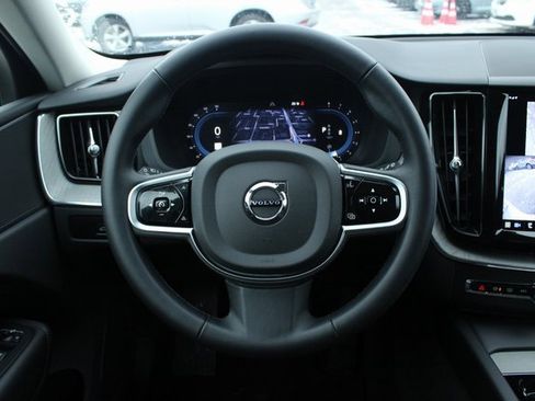 Used 2025 Volvo XC60 B5 Plus image 23