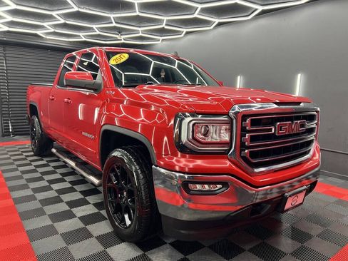 Used 2017 GMC Sierra 1500 SLE w/ SLE Value Package AWD/4WD image 3