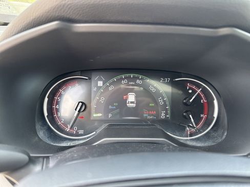 Used 2025 Toyota RAV4 XLE w/ Convenience Package image 27