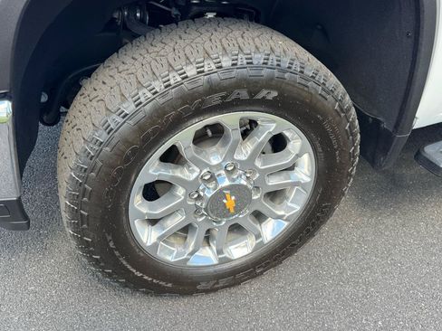 Used 2024 Chevrolet Silverado 2500 LTZ w/ LTZ Convenience Package AWD/4WD image 34