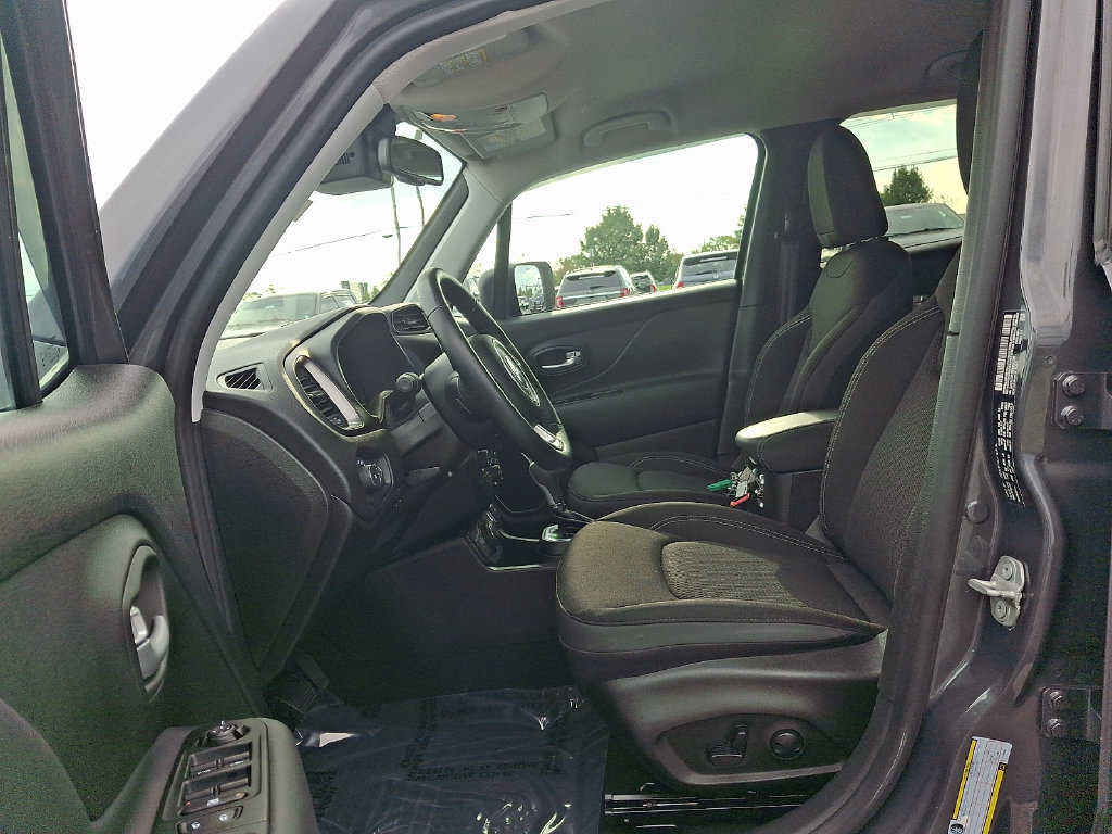 Used 2023 Jeep Renegade Latitude AWD/4WD image 13