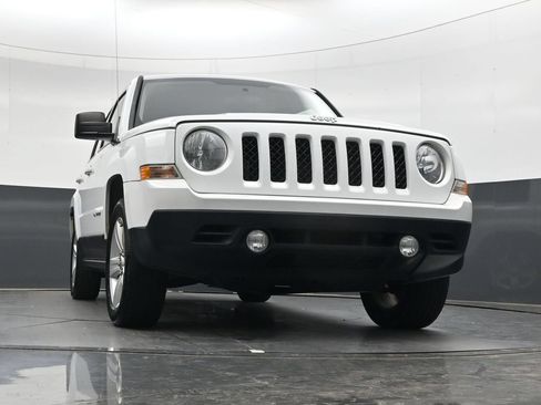 Used 2015 Jeep Patriot Latitude FWD image 30
