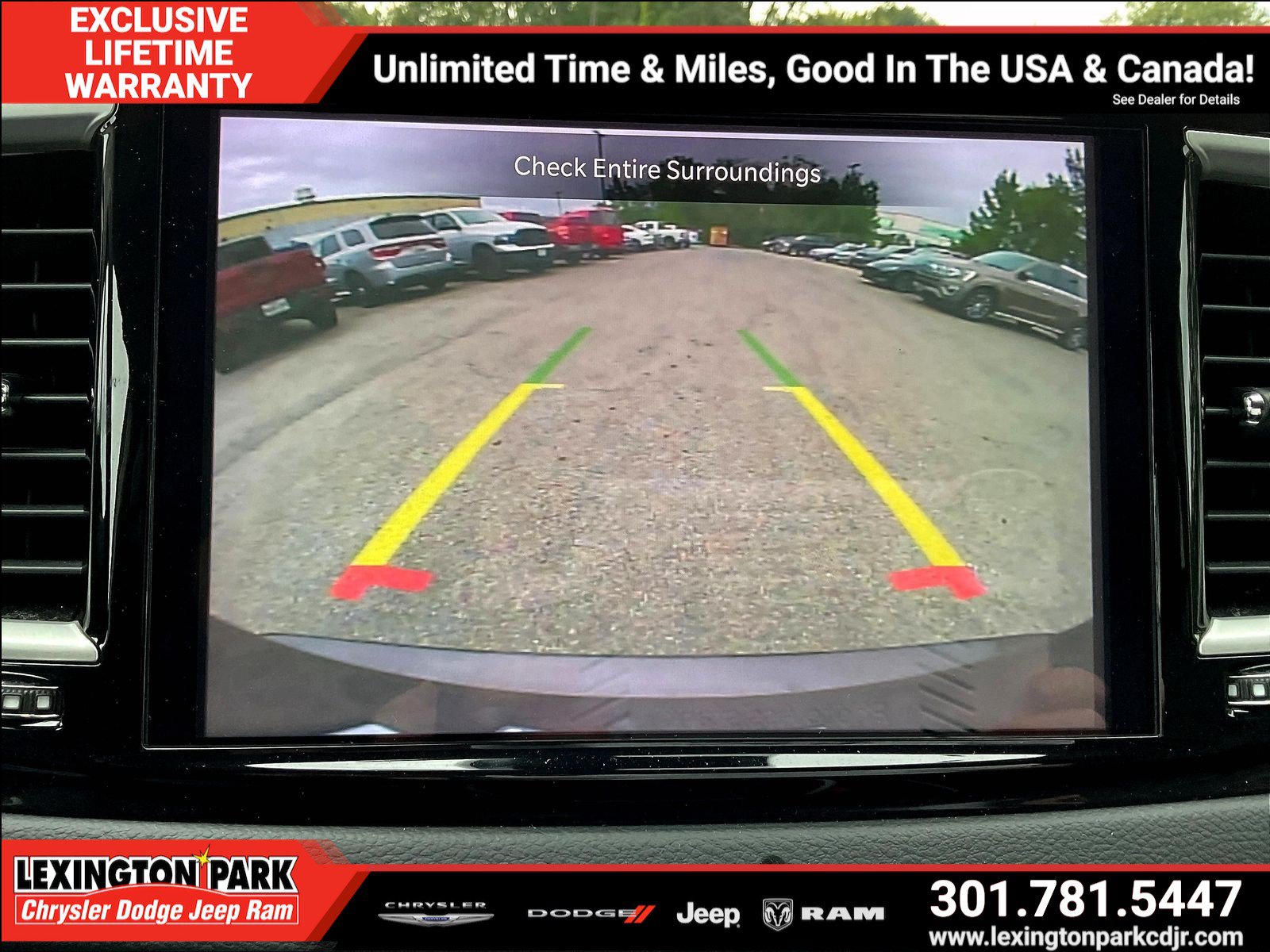 Used 2023 Chrysler Pacifica Touring-L FWD image 14