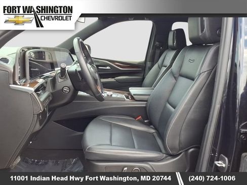 Used 2023 Cadillac Escalade Luxury AWD/4WD image 6