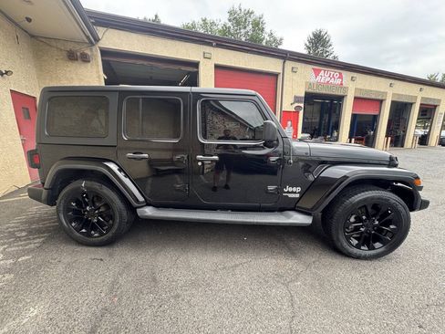 Used 2018 Jeep Wrangler Unlimited Sport S AWD/4WD image 10