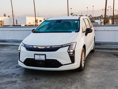 New 2027 Chrysler Pacifica Select FWD image 4