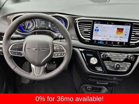 New 2026 Chrysler Pacifica Select AWD/4WD image 26
