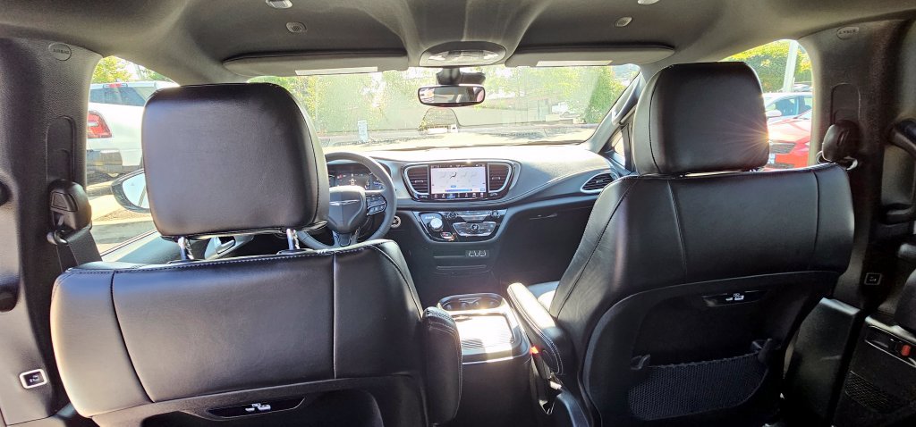 Used 2024 Chrysler Pacifica Limited FWD image 31