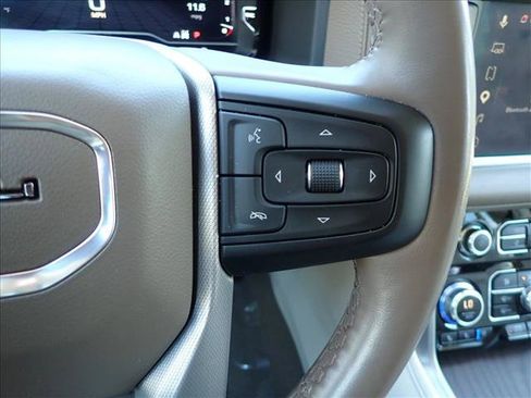 Used 2023 GMC Yukon XL Denali AWD/4WD image 17