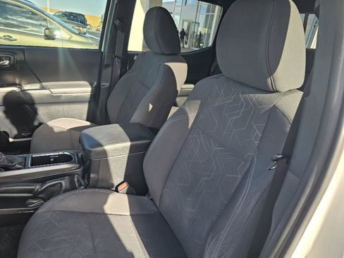 Used 2016 Toyota Tacoma TRD Off-Road w/ Towing Package image 25