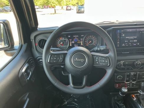 Used 2024 Jeep Wrangler Unlimited Rubicon AWD/4WD image 17