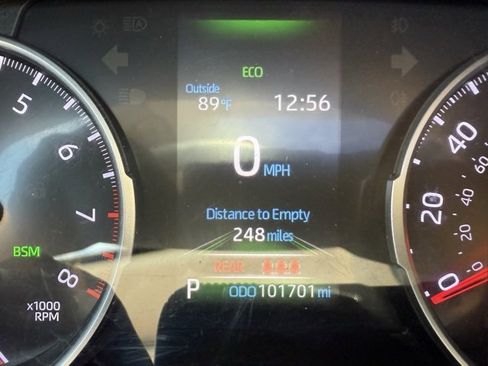 Used 2020 Toyota RAV4 XLE Premium image 18