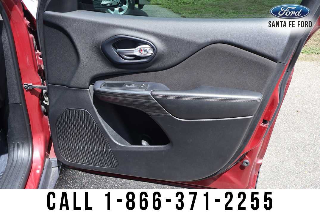 Used 2016 Jeep Cherokee Sport FWD image 22