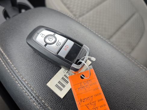 Used 2021 Ford Escape SE w/ SE Sport Appearance Package AWD/4WD image 32