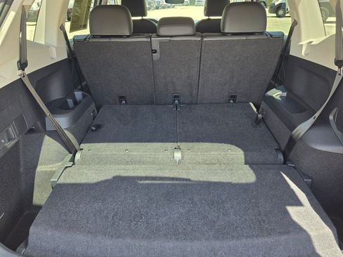Used 2024 Volkswagen Tiguan SE FWD image 39