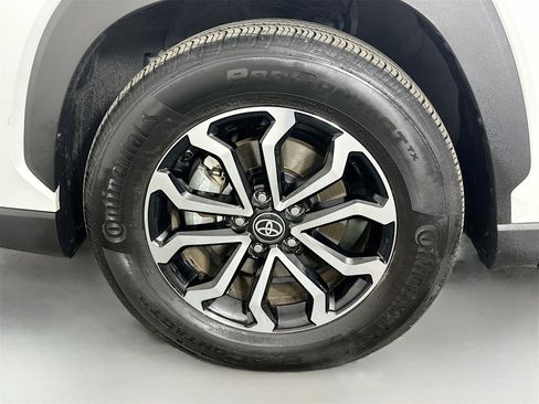 Certified 2024 Toyota Corolla Cross SE image 30