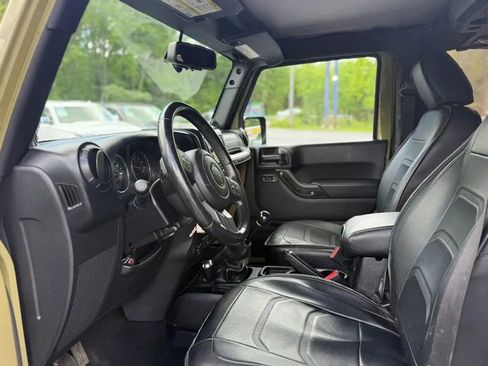 Used 2013 Jeep Wrangler Sahara w/ Connectivity Group AWD/4WD image 6
