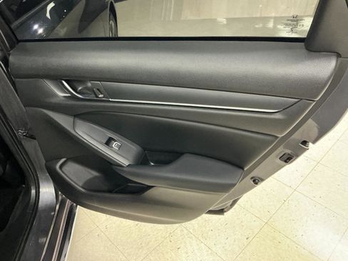 Used 2018 Honda Accord EX image 27