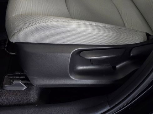 Used 2023 Toyota Corolla Cross L image 20