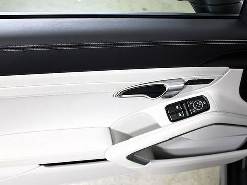 Certified 2025 Porsche 718 Boxster GTS RWD image 19