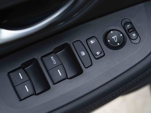 Used 2026 Honda HR-V LX image 36