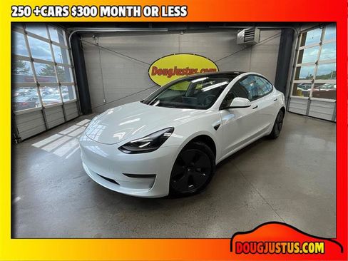 Used 2023 Tesla Model 3 Standard Range RWD image 1