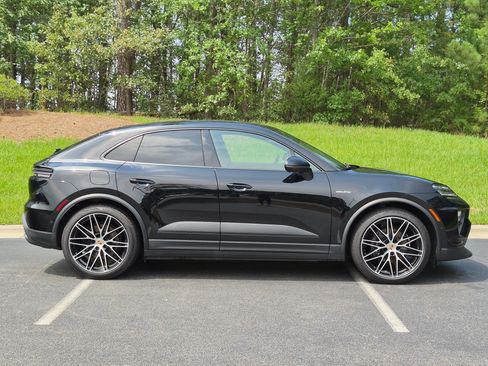 Used 2025 Porsche Macan 4 Electric AWD/4WD image 32