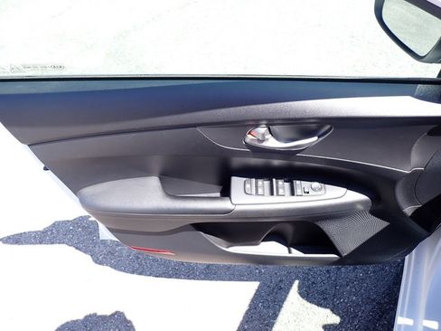 Used 2020 Kia Forte LXS FWD image 18