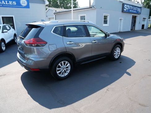 Used 2018 Nissan Rogue SV AWD/4WD image 7