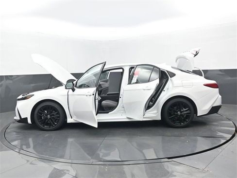 New 2026 Toyota Camry SE image 32