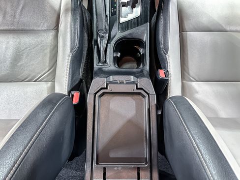 Used 2016 Toyota RAV4 Limited image 29