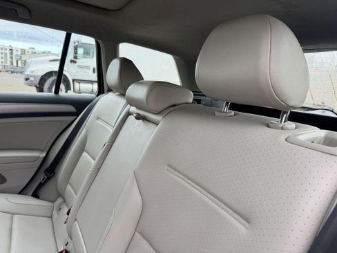 Used 2016 Volkswagen Golf Limited Edition image 16