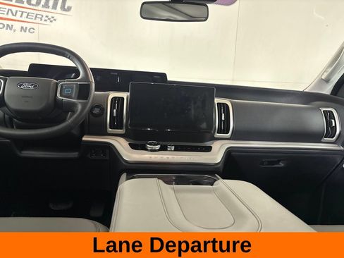 Used 2025 Ford Expedition Active RWD image 22