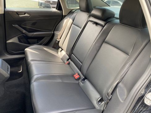 Used 2019 Volkswagen Jetta SE w/ Cold Weather Package image 20