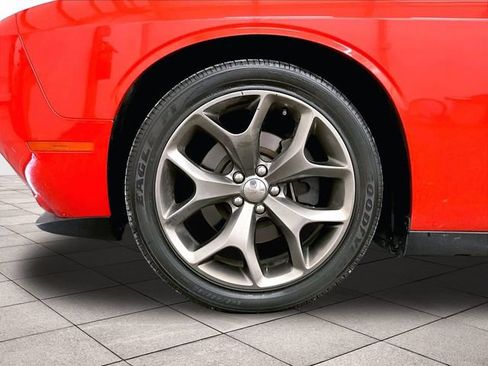 Used 2016 Dodge Challenger SXT RWD image 8
