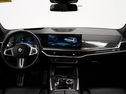 Used 2026 BMW X7 M60i image 18