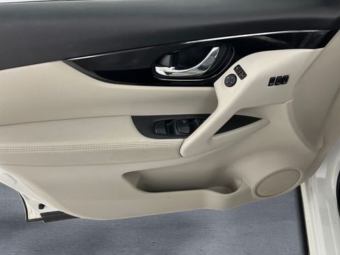 Used 2021 Nissan Rogue Sport SL w/ Premium Package FWD image 12